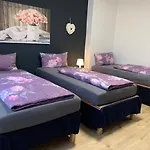 Just Berlin - Wohnung Fuer Bis Zu 12 Personen
